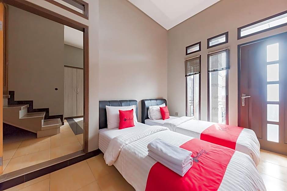 RedDoorz Syariah near Politeknik Negeri Bandung Campus