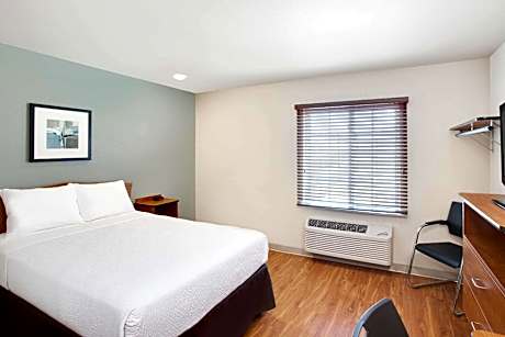 Queen Room  with Roll-In Shower - Disability Access/Non-Smoking