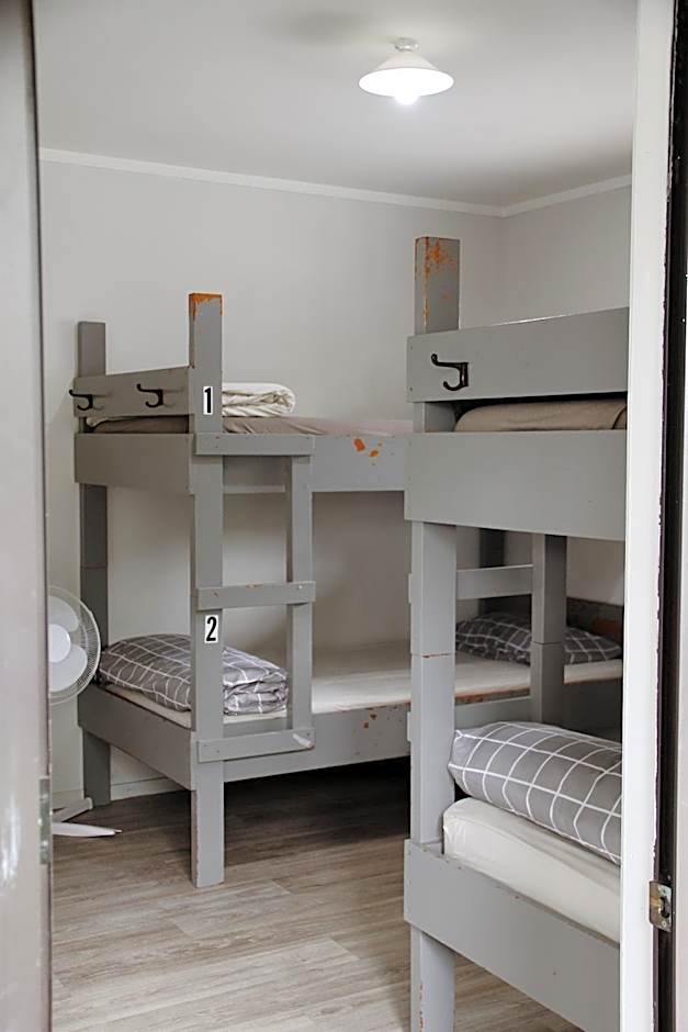 Hugo & Carters Backpackers & Motel