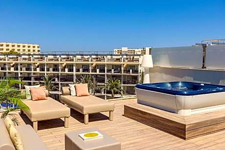 Penthouse One-Bedroom Suite