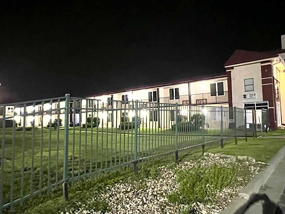 Countryside Suites Kansas City Independence I-70 East Sports Complex Hotel