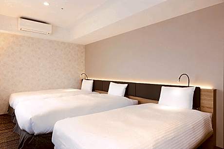Standard Twin Room (1-2 adult) - Non-Smoking