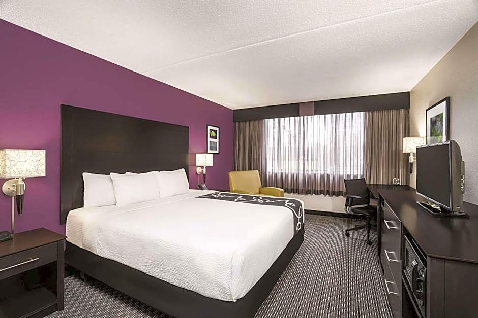 La Quinta Inn & Suites by Wyndham Plantation At Southwest 6th Street