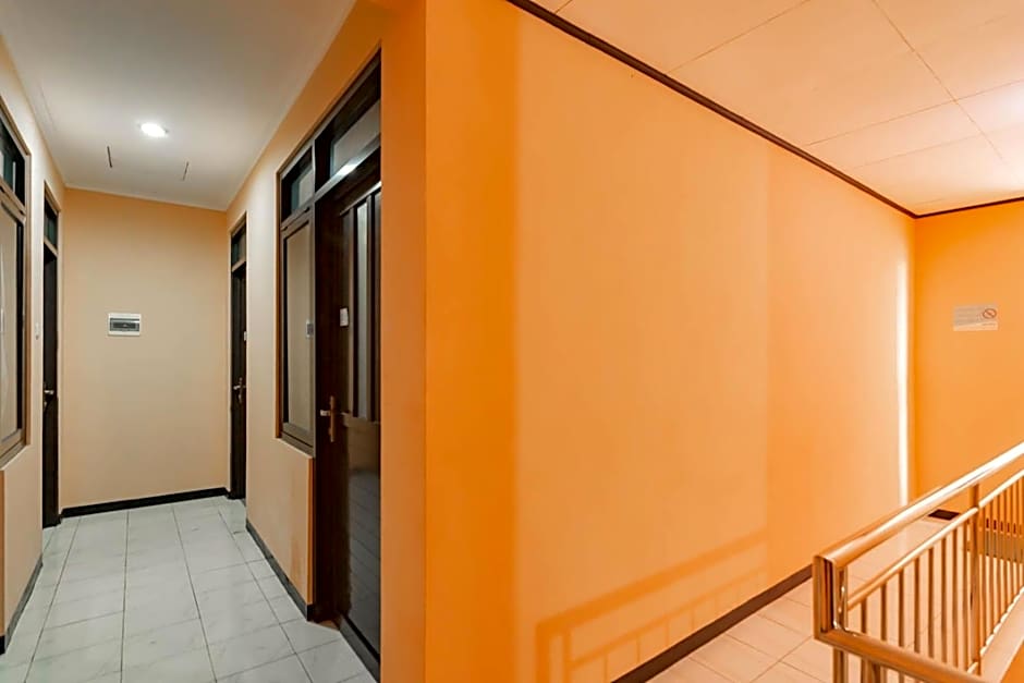 Shofy Guest House Mitra RedDoorz