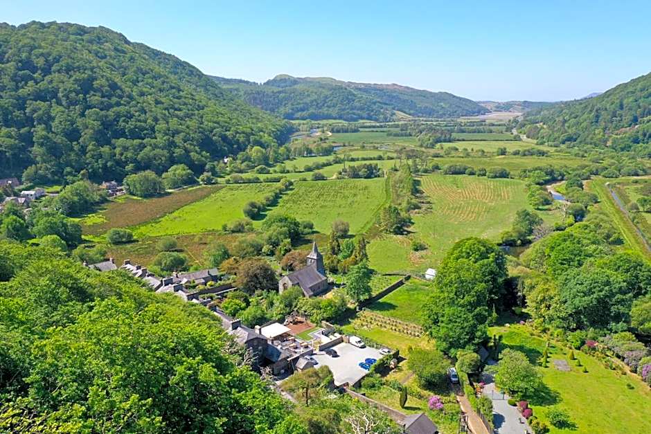 Grapes Hotel, Bar & Restaurant Snowdonia Nr Zip World