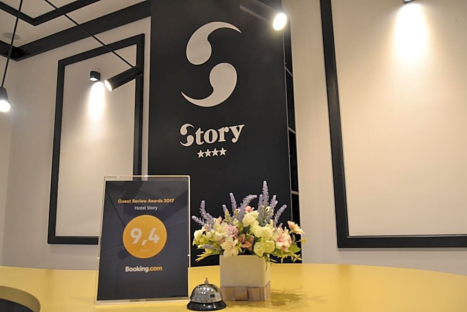 Hotel Story