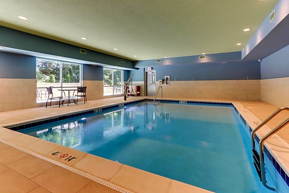 Holiday Inn Express & Suites Roanoke - Civic Center