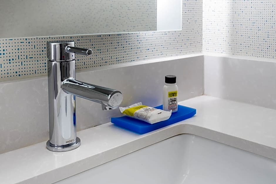 Holiday Inn Express & Suites West Long Branch - Eatontown By IHG
