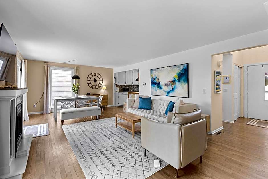 Canandaigua Lake Retreat with view and private beach access, foliage, hike, and Ski
