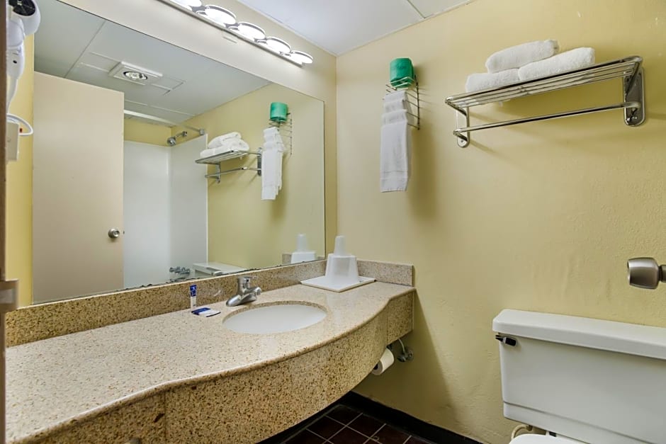 Americas Best Value Inn Tulsa I-44