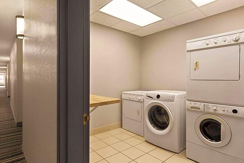 Country Inn & Suites by Radisson, Willmar, MN