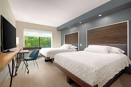 Queen Room with Two Queen Beds and Roll-In Shower - Mobility Access/Non-Smoking