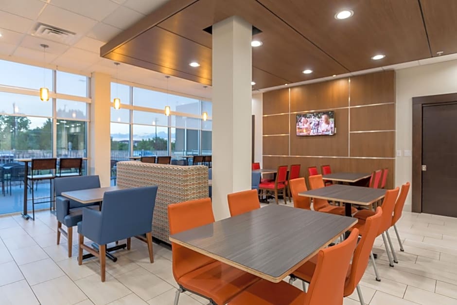 Holiday Inn Express & Suites San Marcos South By IHG