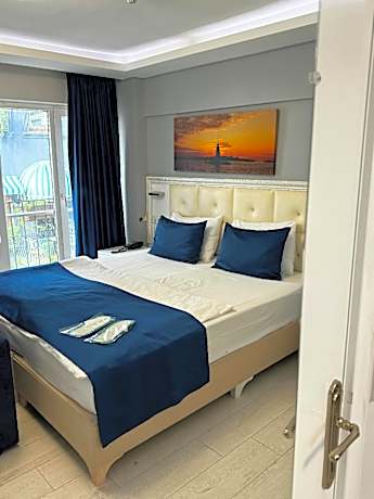 Deluxe Room with Kitchenette