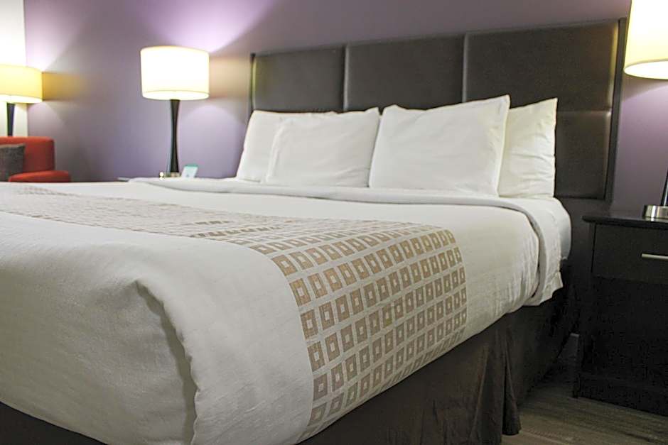 Parkwood Inn & Suites