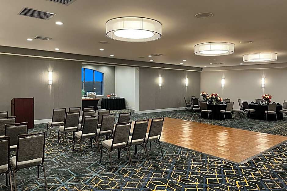 Courtyard by Marriott Long Island MacArthur Airport