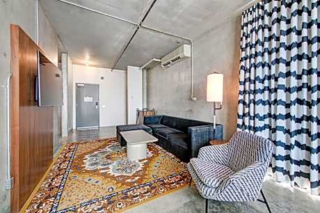 1 King Bed Skyline Suite Hearing Accessible