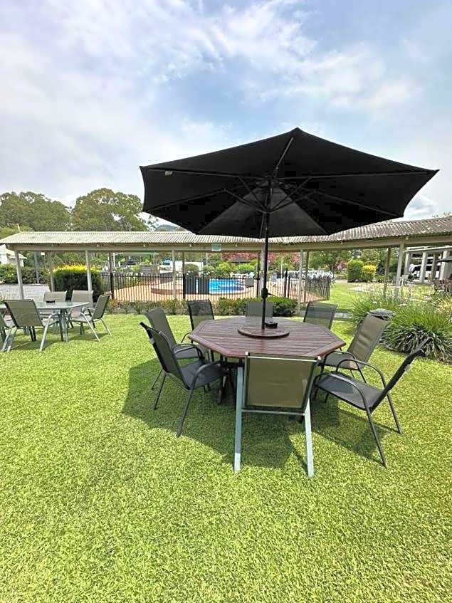 Bucketts Way Motel and Restaurant