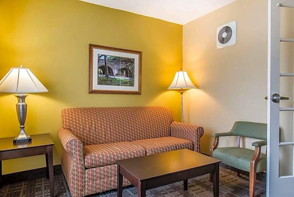 Hamden Hotel and Suites HAMDEN - NEW HAVEN