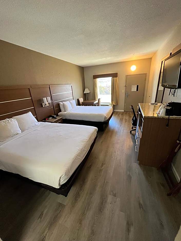 Quality Inn & Suites Near Six Flags - Austell