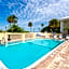 TAMPA BAY, BEACH step away, WIFI, FREE PARKING,POOLS, JACUZZI