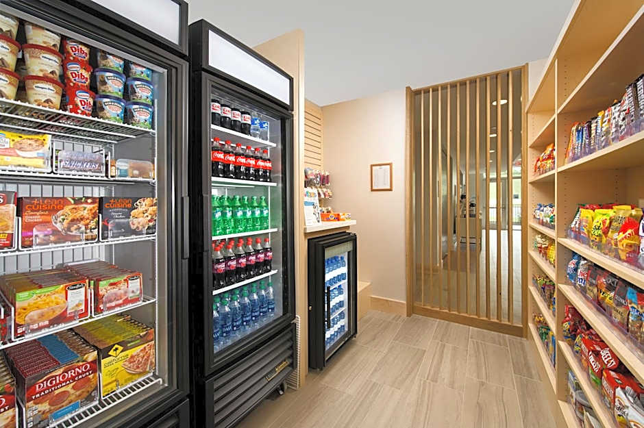 Holiday Inn Express & Suites Altoona By IHG