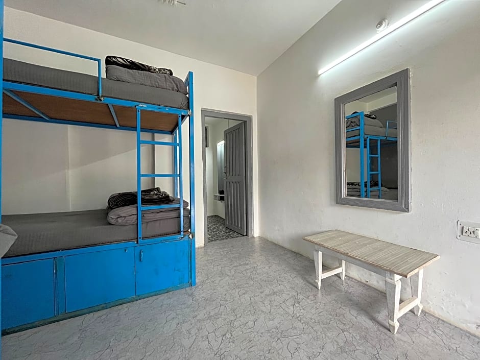 Young Monk Hostel & Cafe Manali