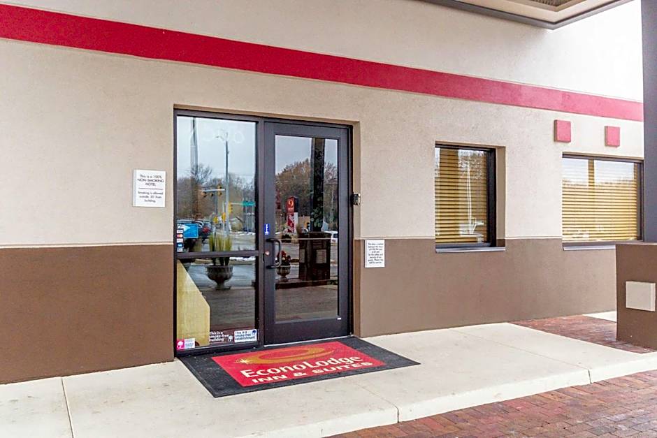 Econo Lodge Inn & Suites I-35 At Shawnee Mission