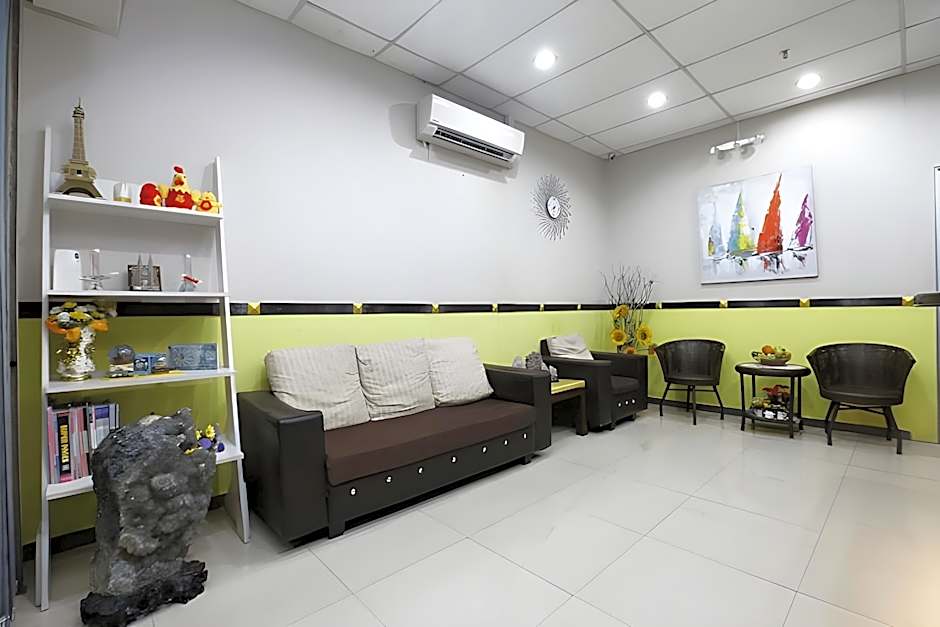 OYO 89588 Destiny Riverside Hotel