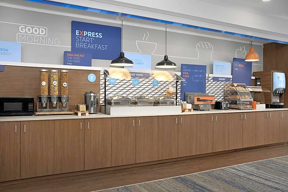 Holiday Inn Express & Suites Alexandria - Fort Belvoir By IHG