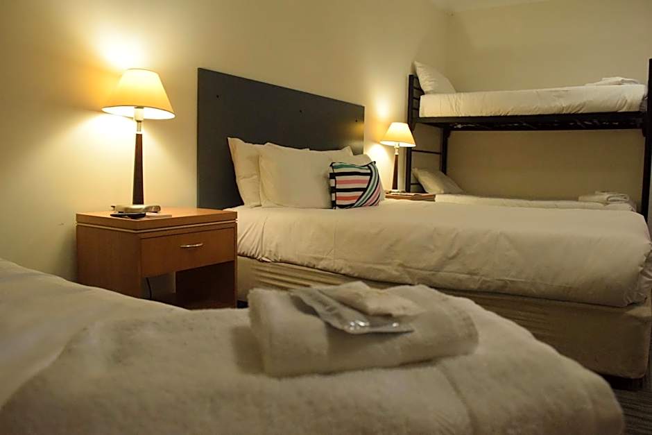 CROWN CENTRAL BUSINESS DISTRICT Motel