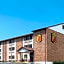 Super 8 by Wyndham St Charles