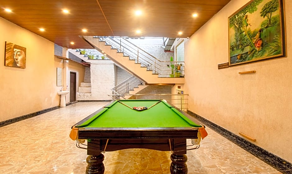 Treebo Premium Queen Of Hills Near Mall Road