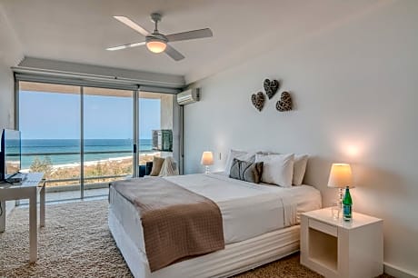 Superior One-Bedroom Apartment - High Level with Ocean View