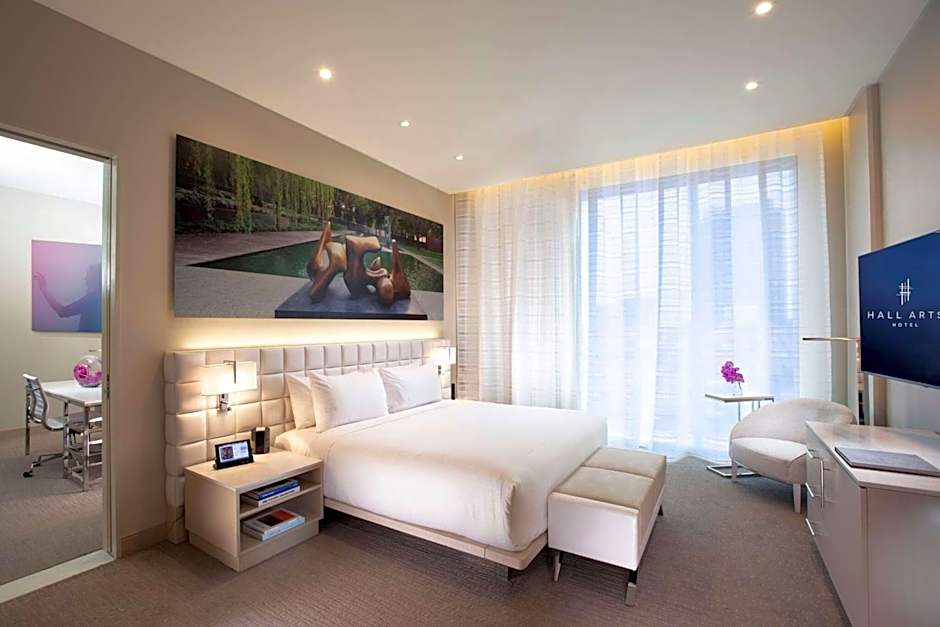HALL Arts Hotel Dallas, Curio Collection by Hilton