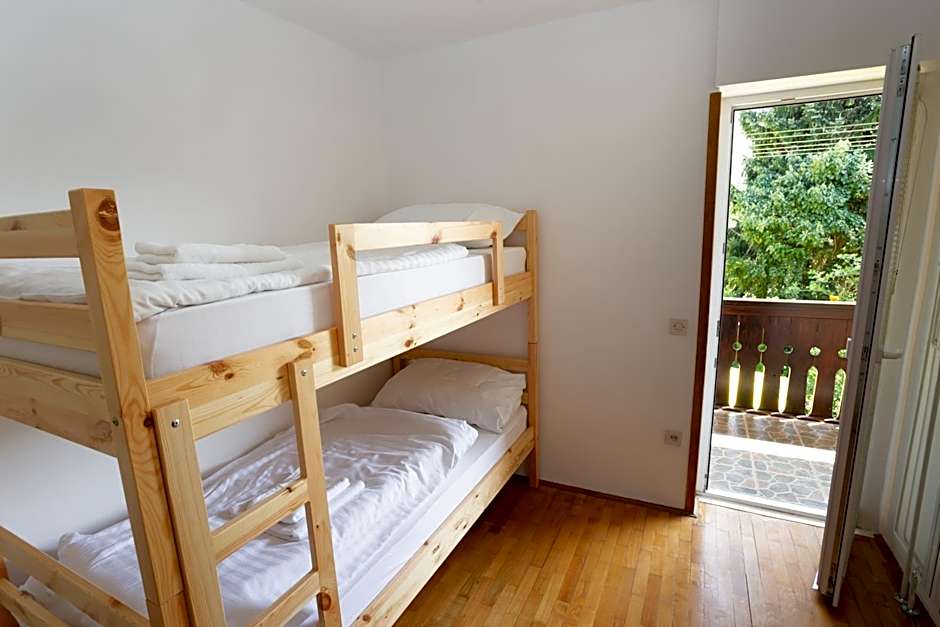 Hostel LakeBled