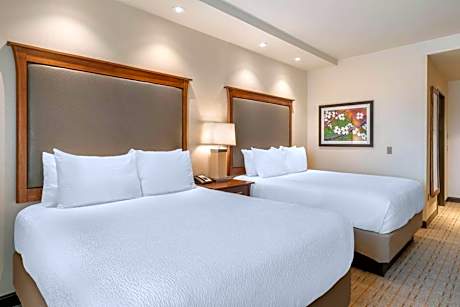 Queen Suite with Two Queen Beds and Bath Tub - View/Disability Access/Non-Smoking
