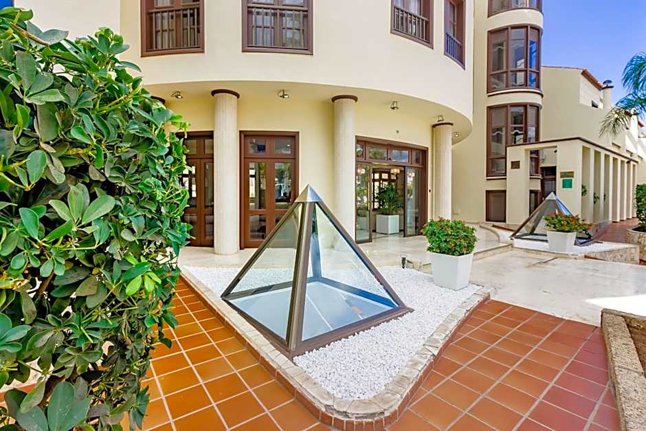 Klayman Olivina Aparthotel