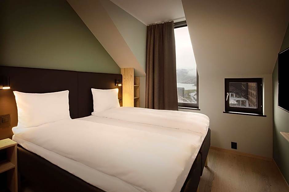 Foto 1 dari 6 — Master Suite