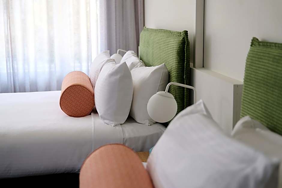 Baileys Parkside Motel by VetroBlu