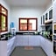 Villa Rosa - Spacious Oasis with Private Pool, close to Beach & Dining
