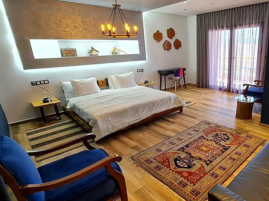 Photo 1 of 5 of Deluxe 1 King Bed
