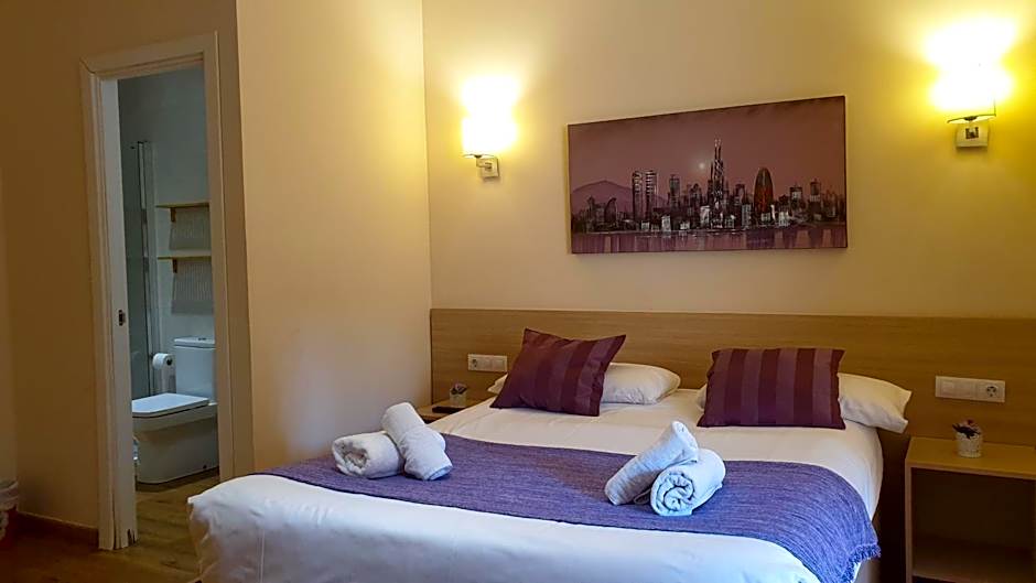 Hostal Barcelona Travel
