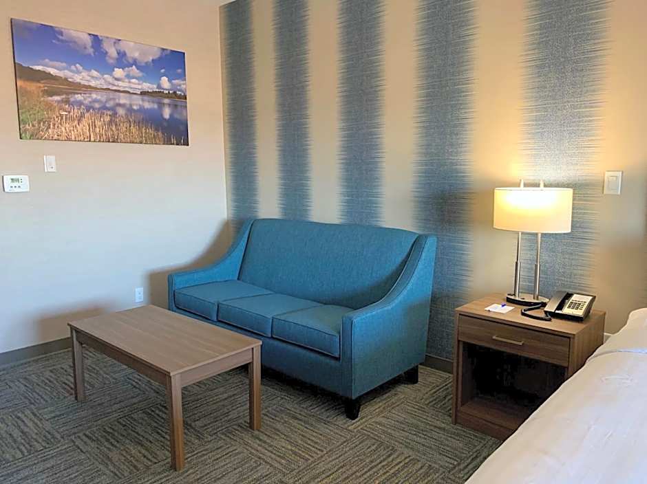 Meridian Inn & Suites Regina Airport