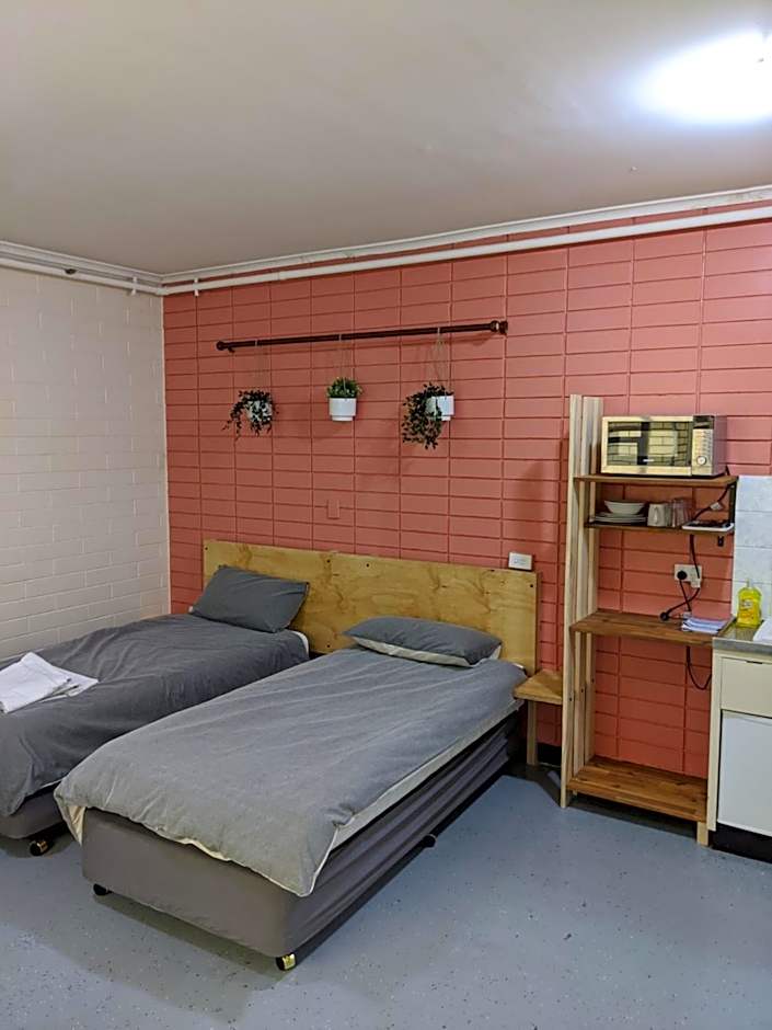 West End Motel & Backpackers