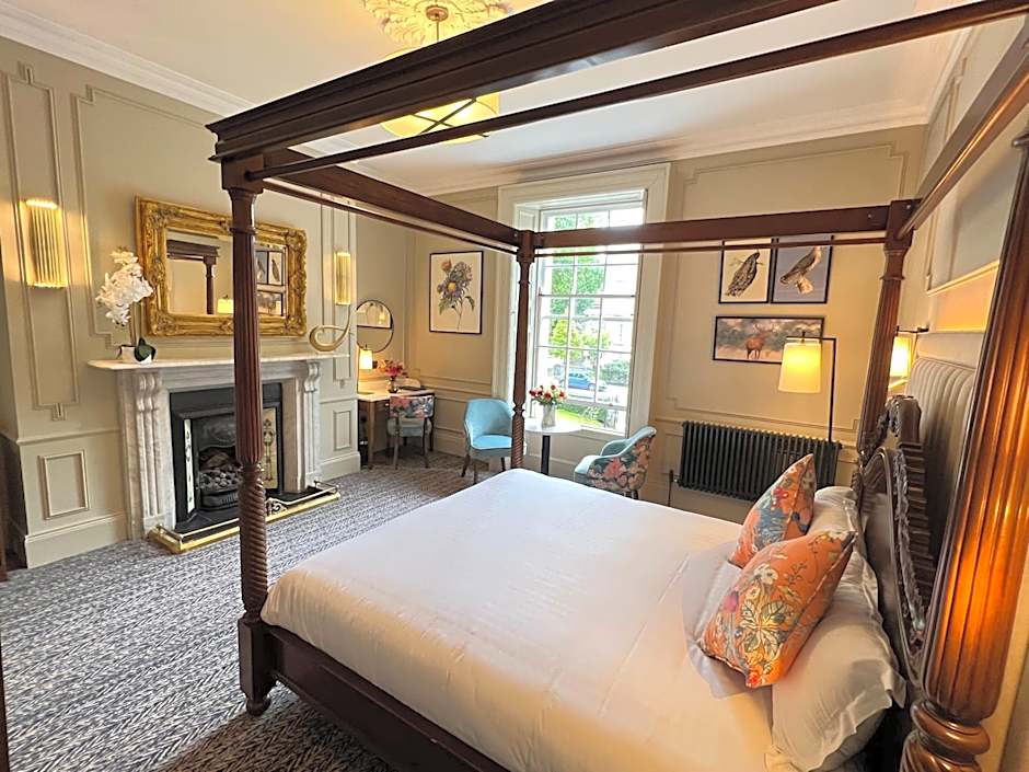 Waterloo Town House & Suites