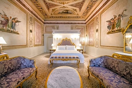 Presidential Suite with Canal View