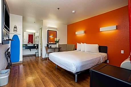 Double Room - Disability Access - Roll In Shower