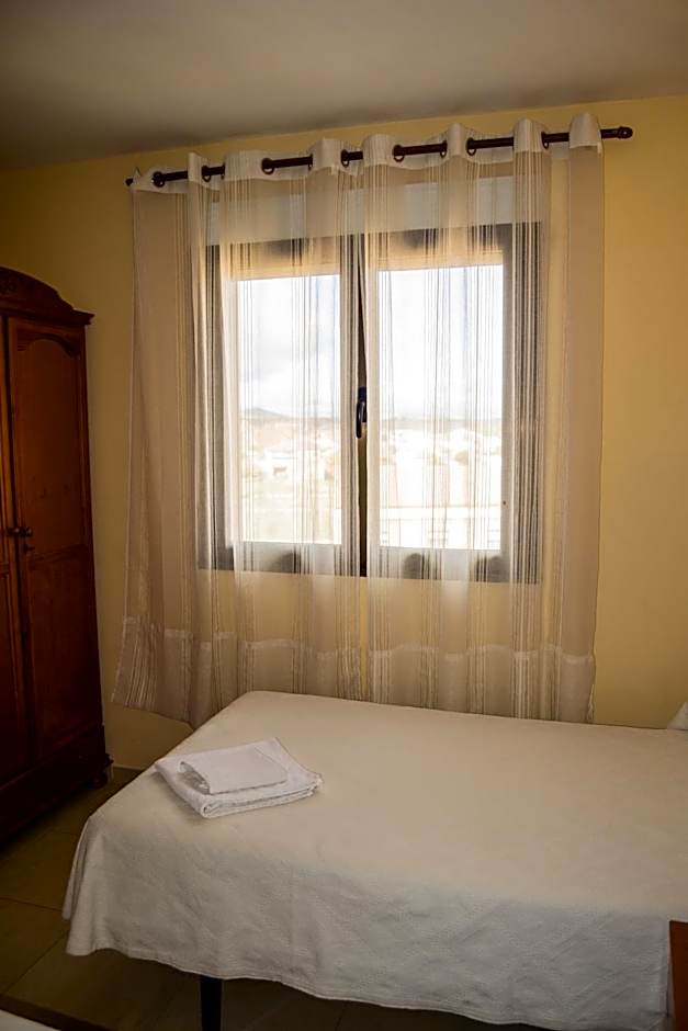 Photo 1 of 7 of 1 Double Bed or 2 Beds