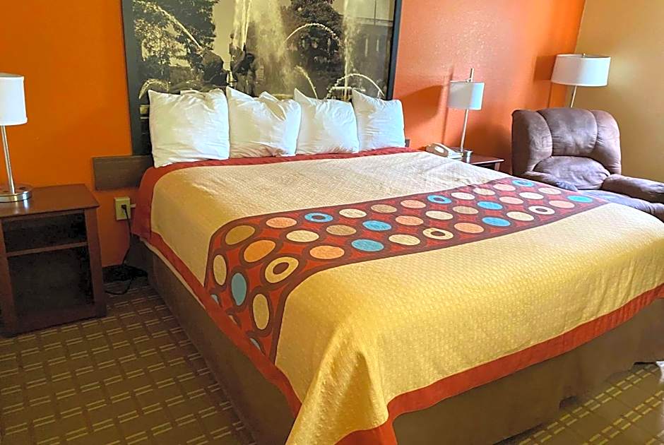 Super 8 by Wyndham Altoona